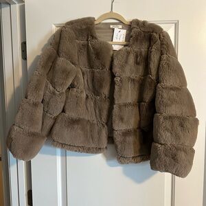 NWT Feeme faux fur crop jacket in taupe